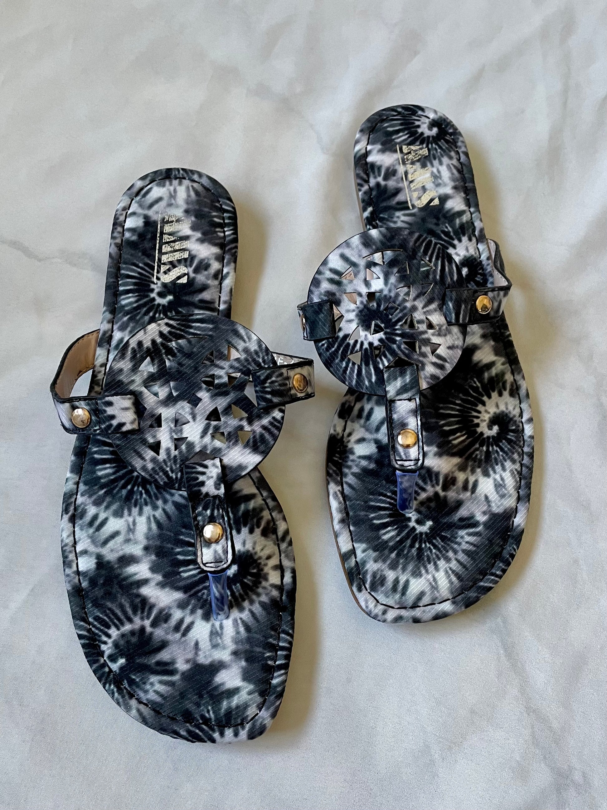 cushioned foot, laser cut detail. Cute slides!
