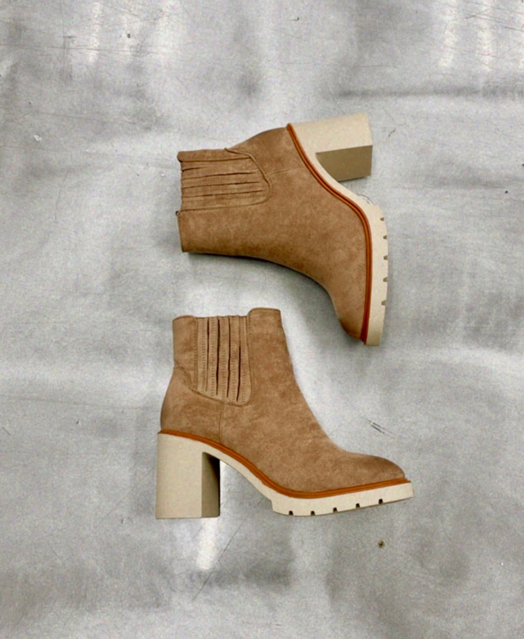 Chelsea Boots (Taupe)